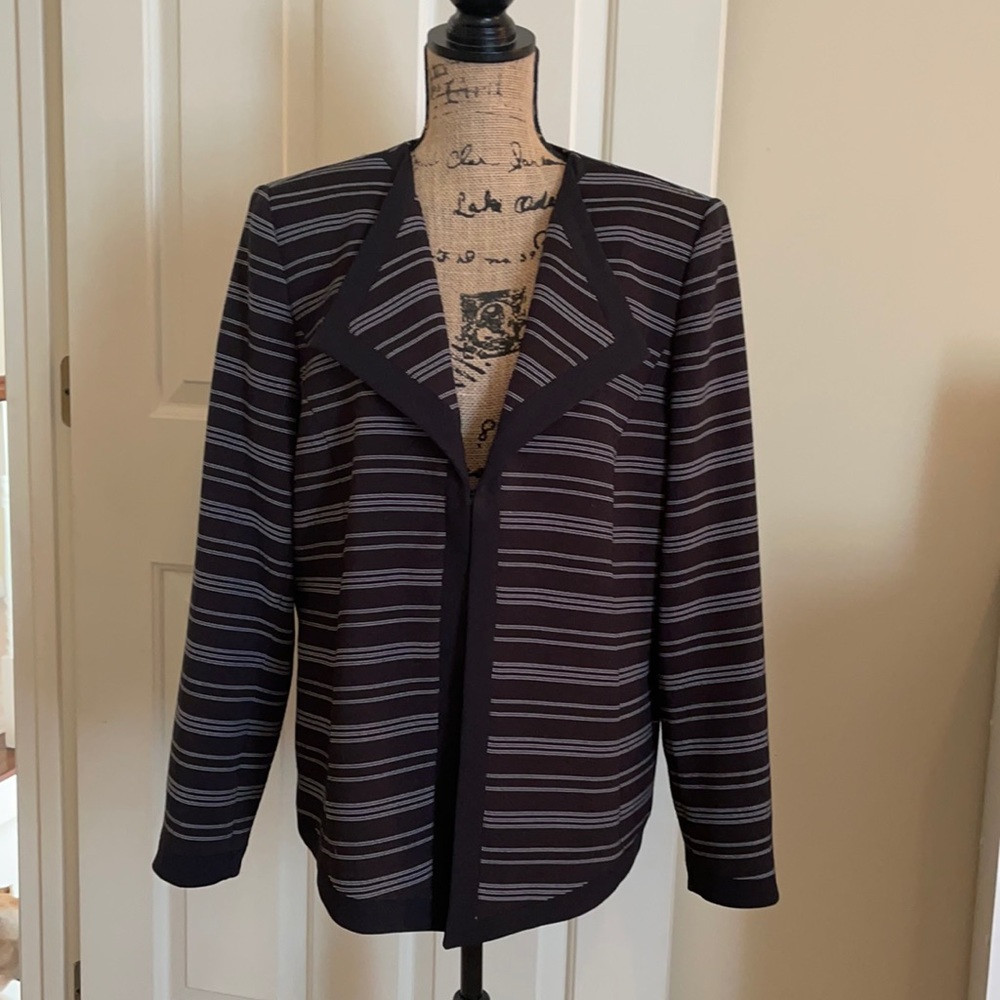 Beautiful black blazer with white striped details